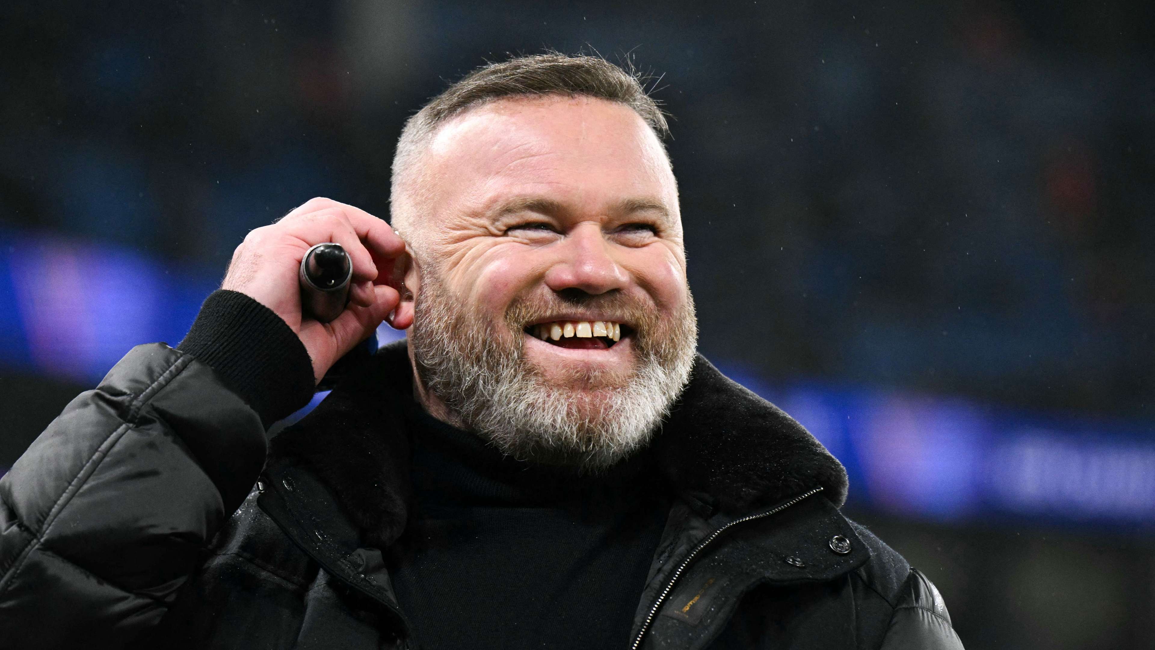 C罗或冬窗重返曼联效力无下家成焦点引发广泛关注